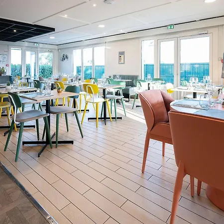 Hotel Sure By Western Rochefort-sur-mer 3*