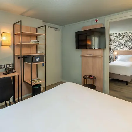 Hotel Sure By Western Rochefort-sur-mer 3*