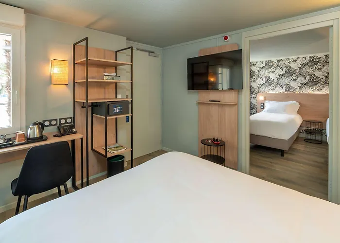 Hotel Sure By Western Rochefort-sur-mer 3*